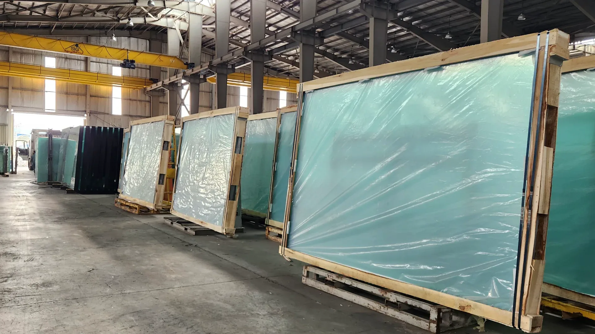 Wooden crate packaging for export glass sheets
